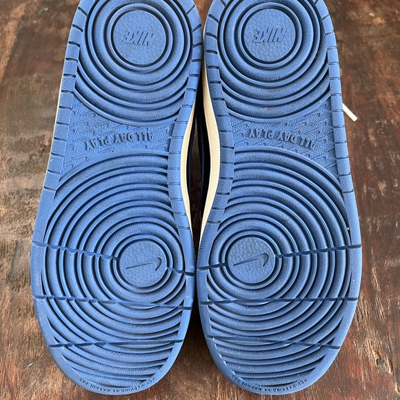 Nike Kids Black and Blue Sneakers - Picture 6 of 7